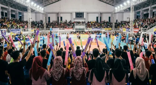 balon tepuk lampung untuk memeriahkan acara olahraga