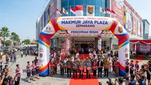 Balon Gate Balikpapan untuk peremian mall baru.