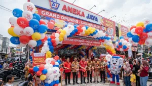Balon Sablon Balikpapan untuk acara grand opening aneka jaya.