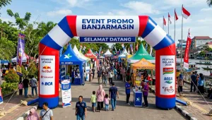 Balon gate Banjarmasin dengan logo sponsor untuk menyambut pengunjung event promosi