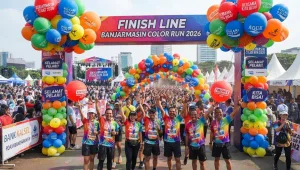 Sebagai dekorasi garis finis pada event lari Banjar Color Run yang meriah.