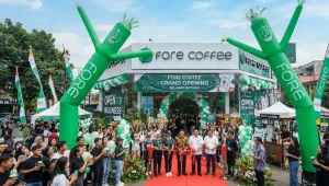 Balon sky Dancer Promosi Balikpapan untuk grand opening coffe fore.
