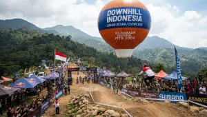 Balon Promosi Murah Banda Aceh sebagai penanda tempat event downhels.