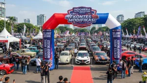 Balon Promosi Murah Padang menjadi area masuk event kontes mobil.