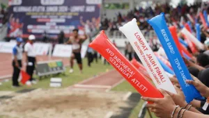 Balon Promosi Murah Padang menambah semangat peserta lompat jauh