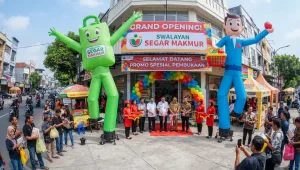 Balon Sky Dancer Balikpapan digunakan pada acara grand opening.