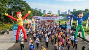 Balon Sky Dancer Murah Banda Aceh digunakan pada event jalan sehat.