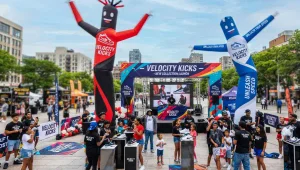 Balon Sky Dancer Murah Bandung sebagai media branding produk sepatu.