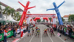 Balon Sky Dancer Murah Karawang pada event balap sepatu roda.