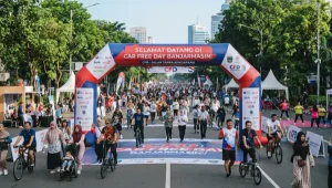 Balon promosi Banjarmasin berbentuk gapura digunakan untuk memeriahkan acara Car Free Day.