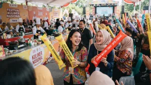 Balon tepuk Pekanbaru digunakan untuk memeriahkan lomba memasak dalam festival kuliner.