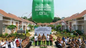 Balon udara Manado saat acara peresmian perumahan baru dengan dekorasi branding